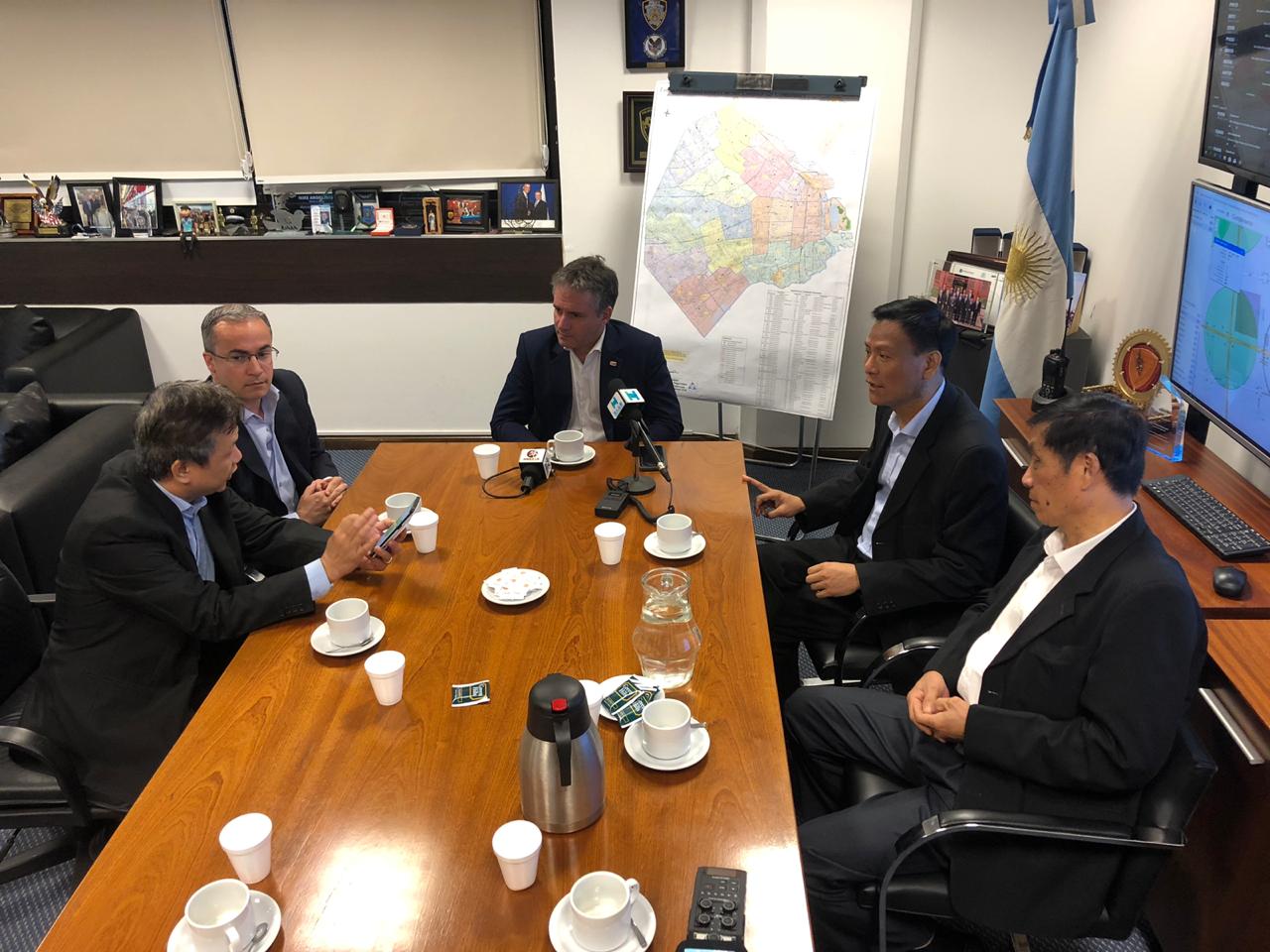 Encuentro con representantes de la comunidad china