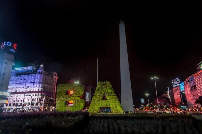 Se apagaron diez monumentos y edificios públicos 