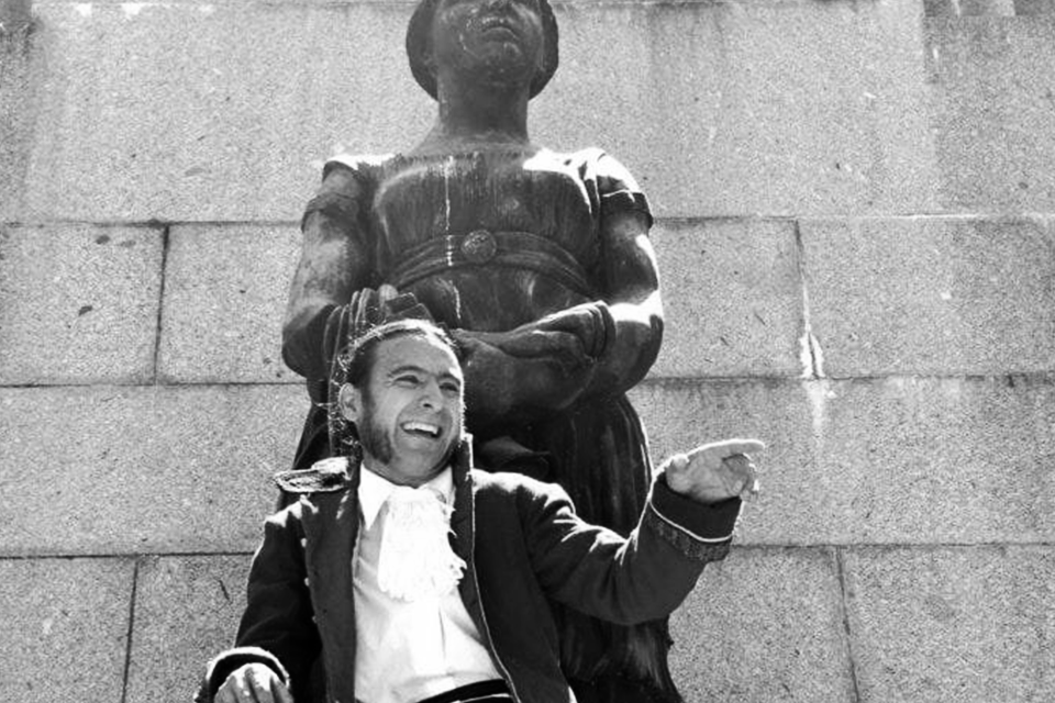 De Dorregos y de Locos, Monumentos que cuentan