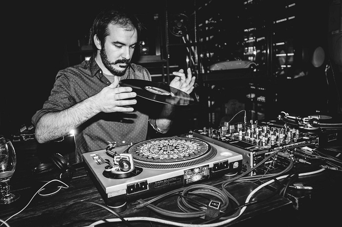 Sesión informal de Dj Paco Gallardo (Exiles Records) & Dj Nacho Bandini: Disco funk y ritmos afro-latinos. 