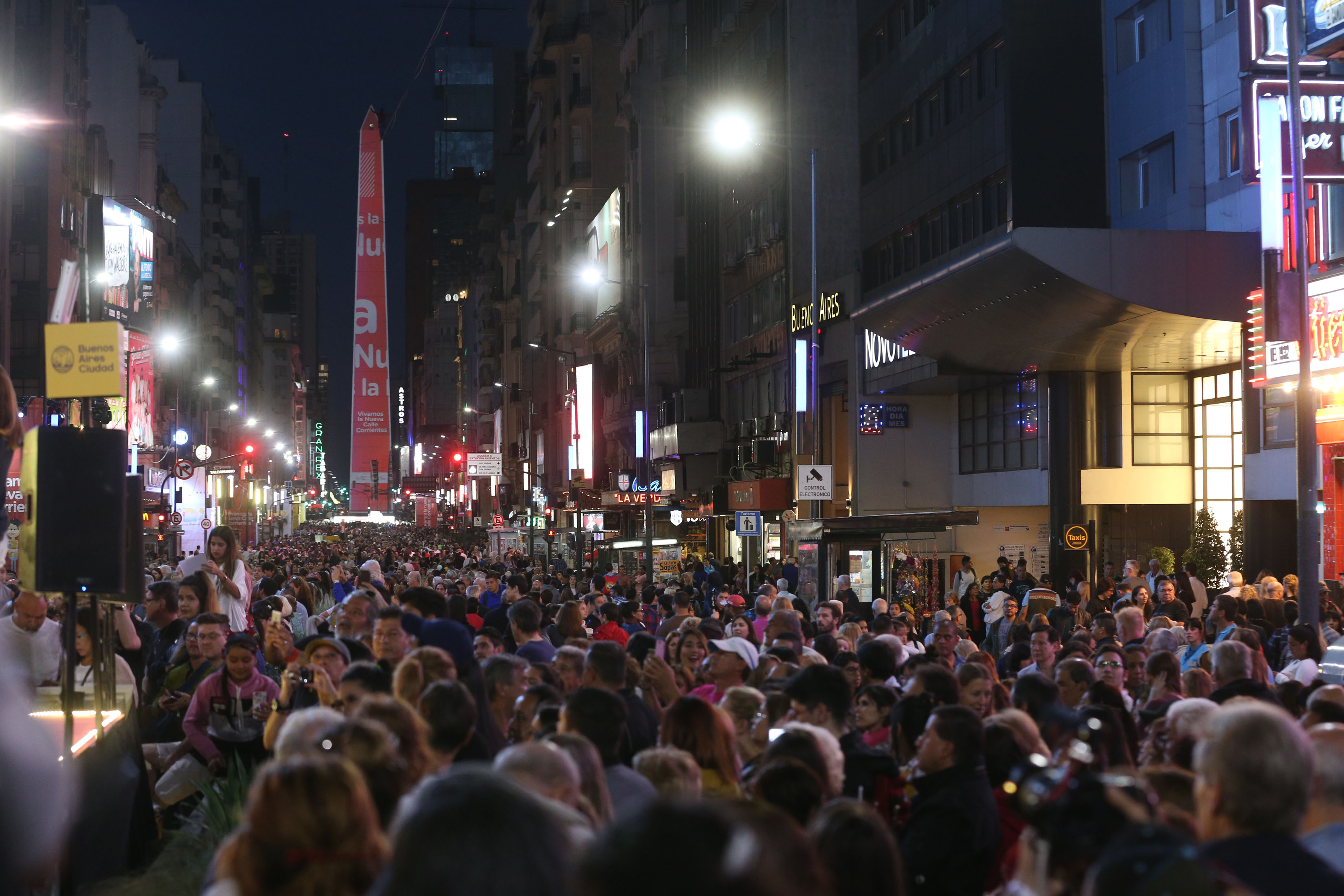 Fotogalería: la noche en la que la zona de los teatros recuperó su esplendor