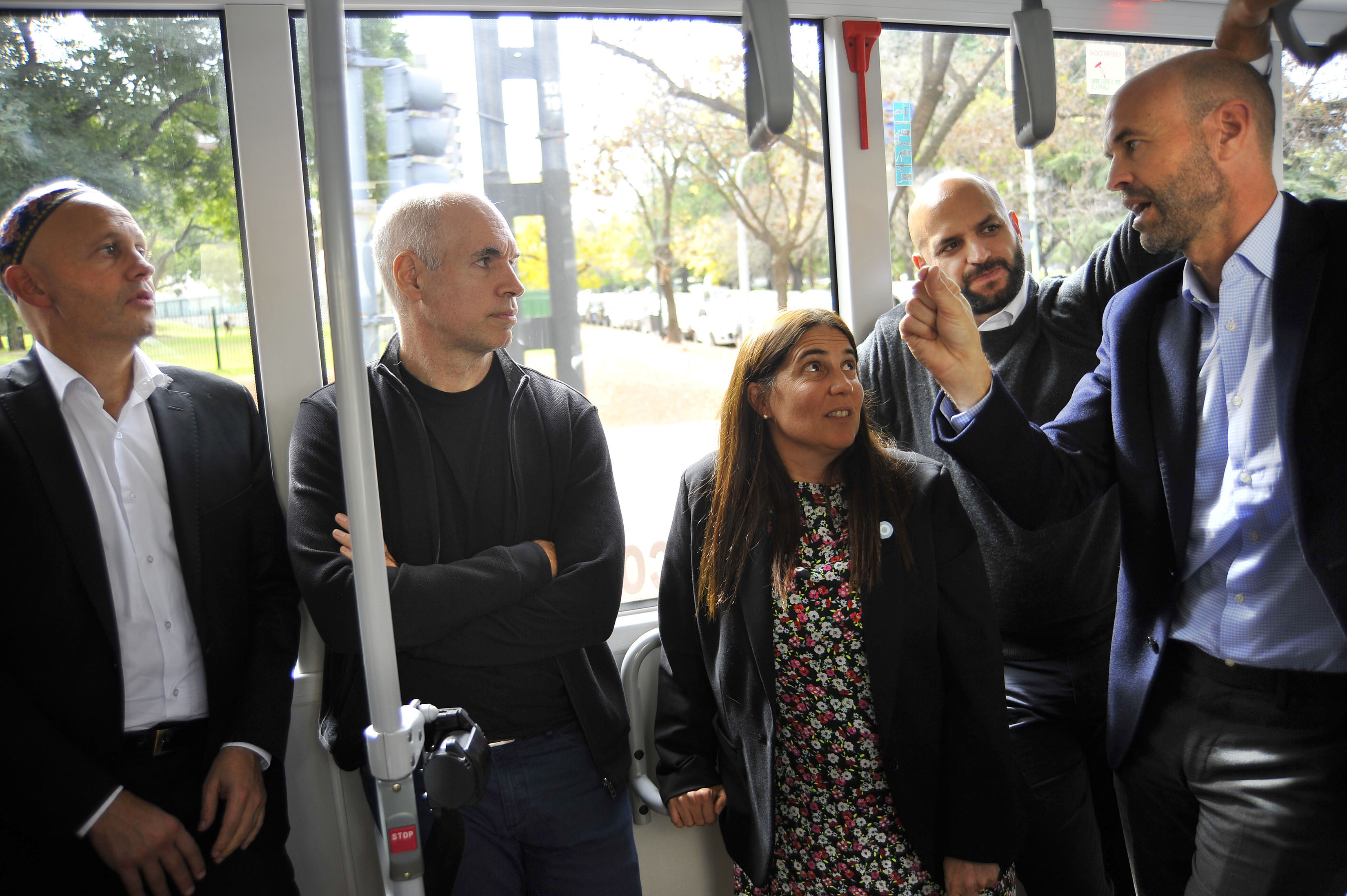 Rodríguez Larreta, Dietrich y Bergman presentaron los dos primeros colectivos eléctricos que circularán por la Ciudad