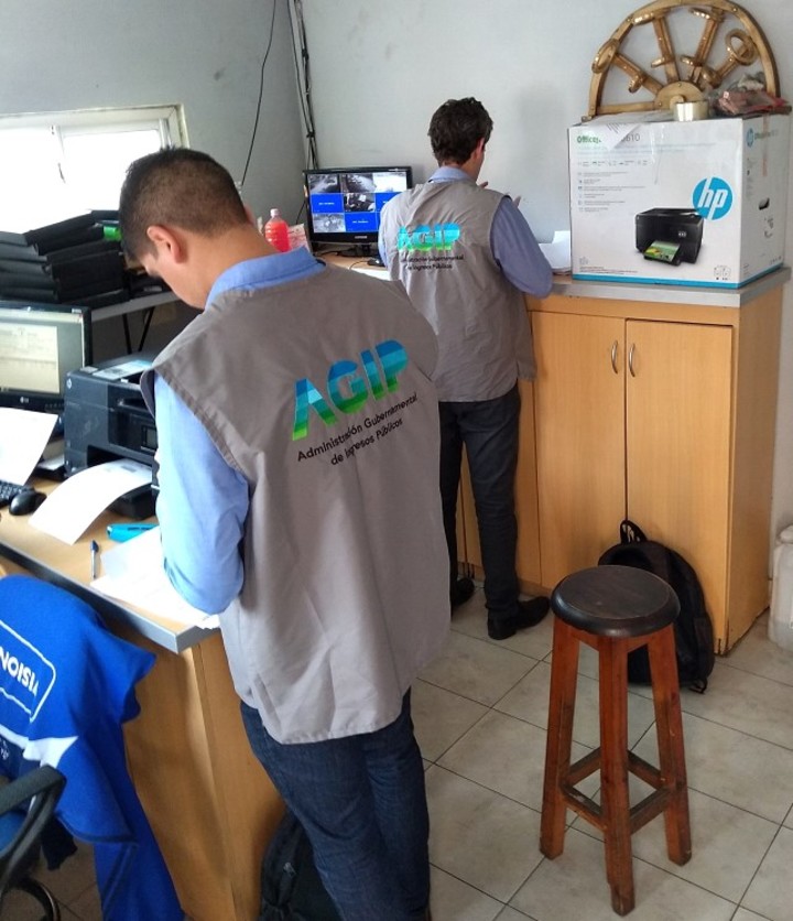 Organismos de control porteños clausuraron una distribuidora de bebidas en Barracas