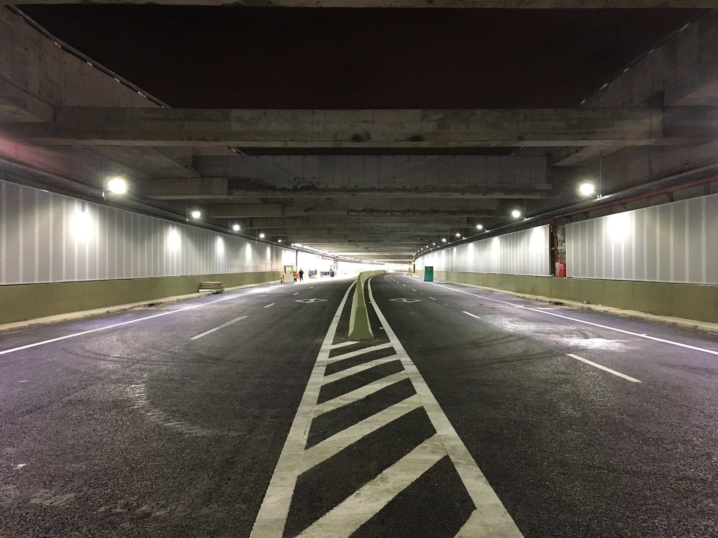 Prueba de iluminación del Paseo del Bajo, a días de su inauguración