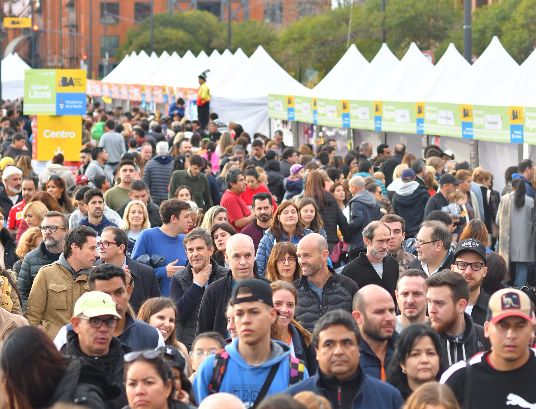 Los vecinos disfrutaron de un evento cultural gratuito en Puerto Madero a horas de la inauguración del Paseo del Bajo