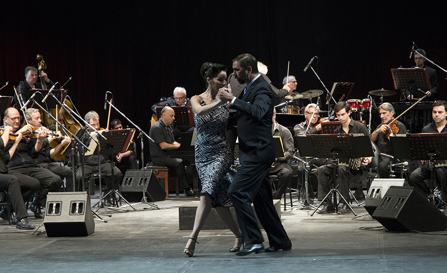 Premiación del Certamen de Tango Hugo del Carril en el Anfiteatro del Parque Centenario.