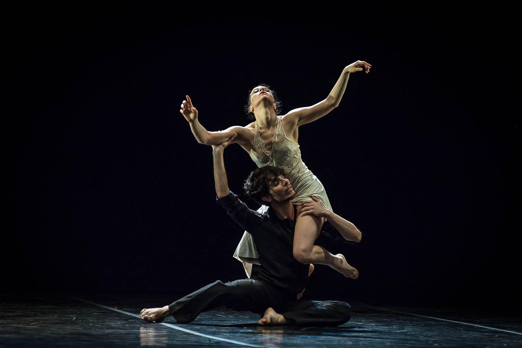 Danza contemporánea en el Hall del San Martín