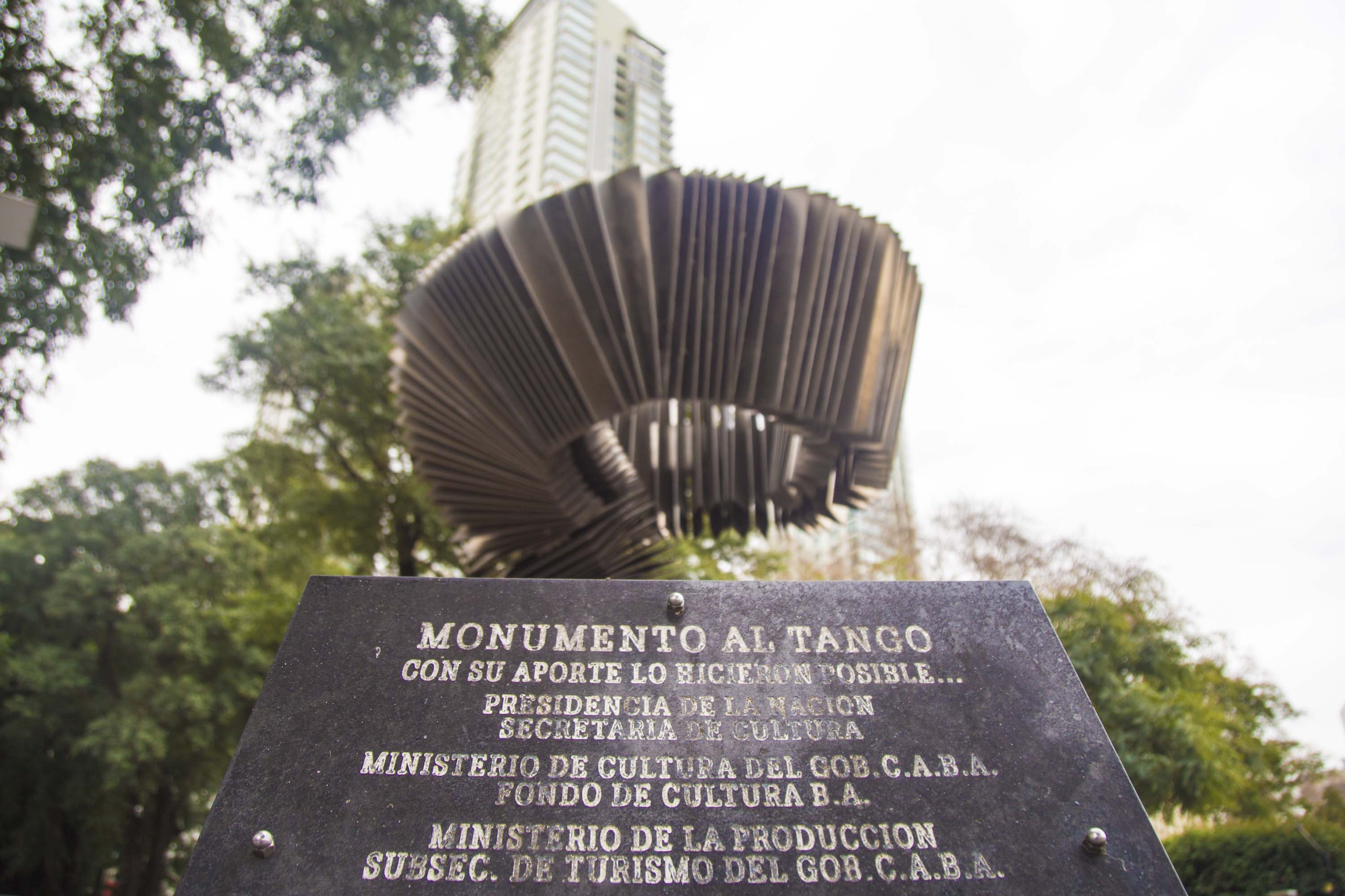 El monumento más simbólico del tango escondido a metros del Río de la Plata