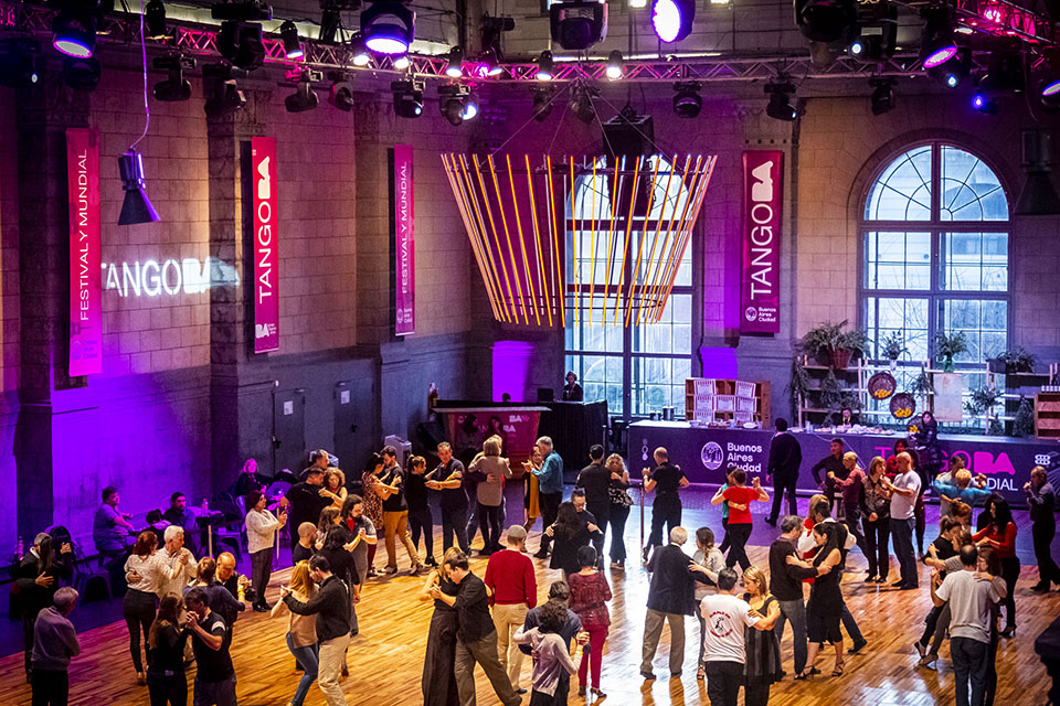 Dónde y cómo bailar tango en la Ciudad 