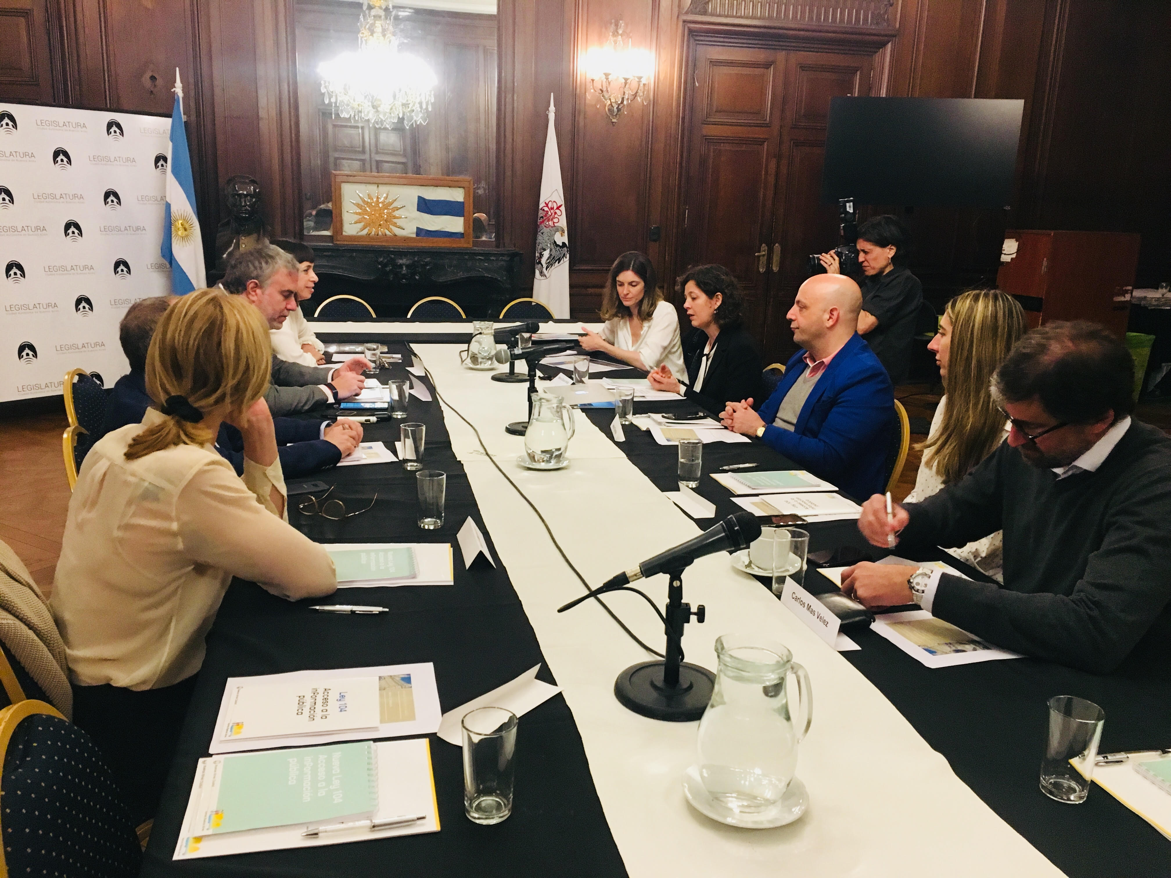 Integrantes de los tres poderes de la Ciudad debatieron sobre la Ley 104