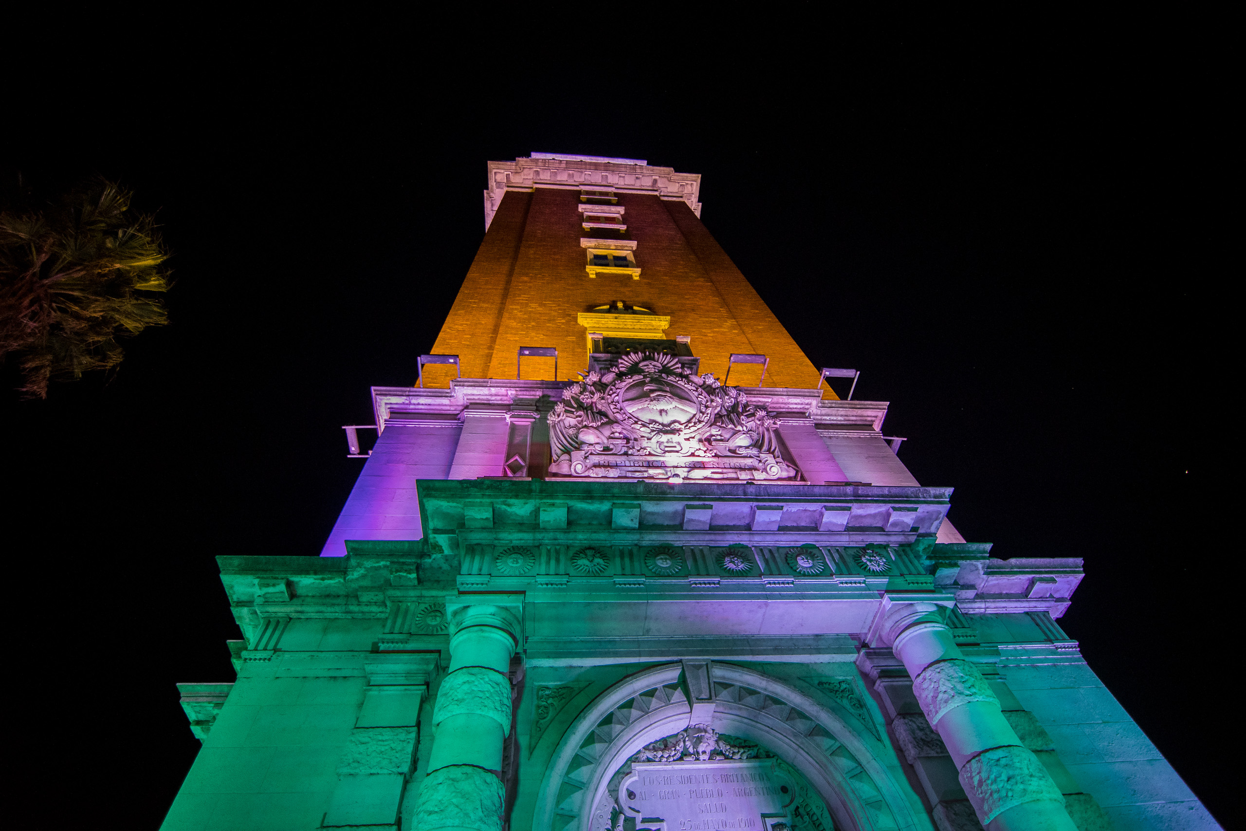La Torre Monumental se llena de magia para “La Nochecita”