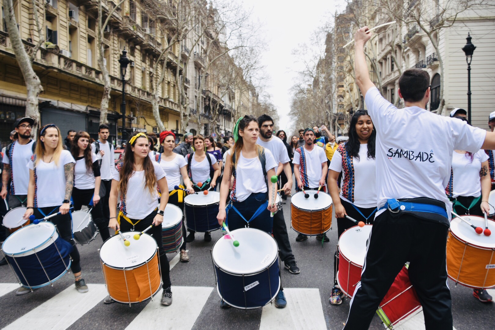Desfile de percusión, samba, lambada y axé en BA Celebra Brasil