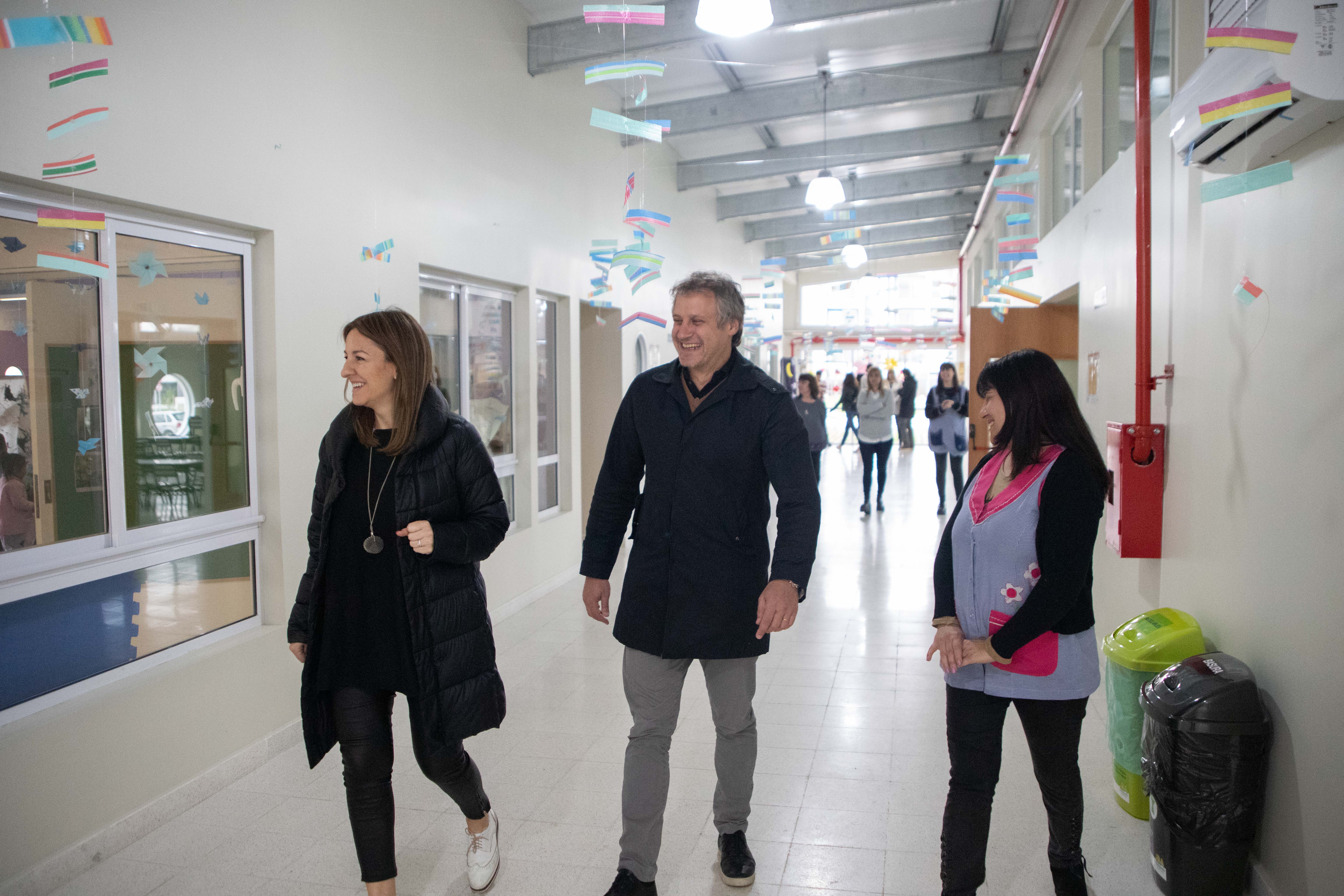 Felipe Miguel y Soledad Acuña recorrieron el nuevo Jardín Integral de Parque Patricios