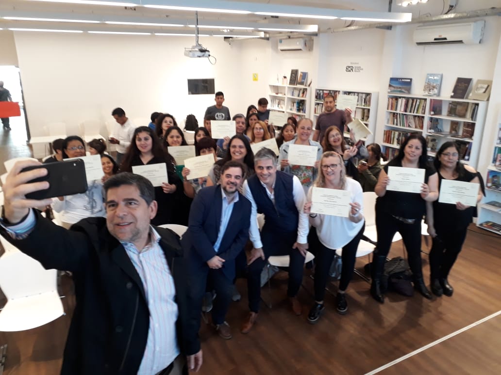 Entrega de diplomas a los egresados del curso de formación de Asistente Gerontológico