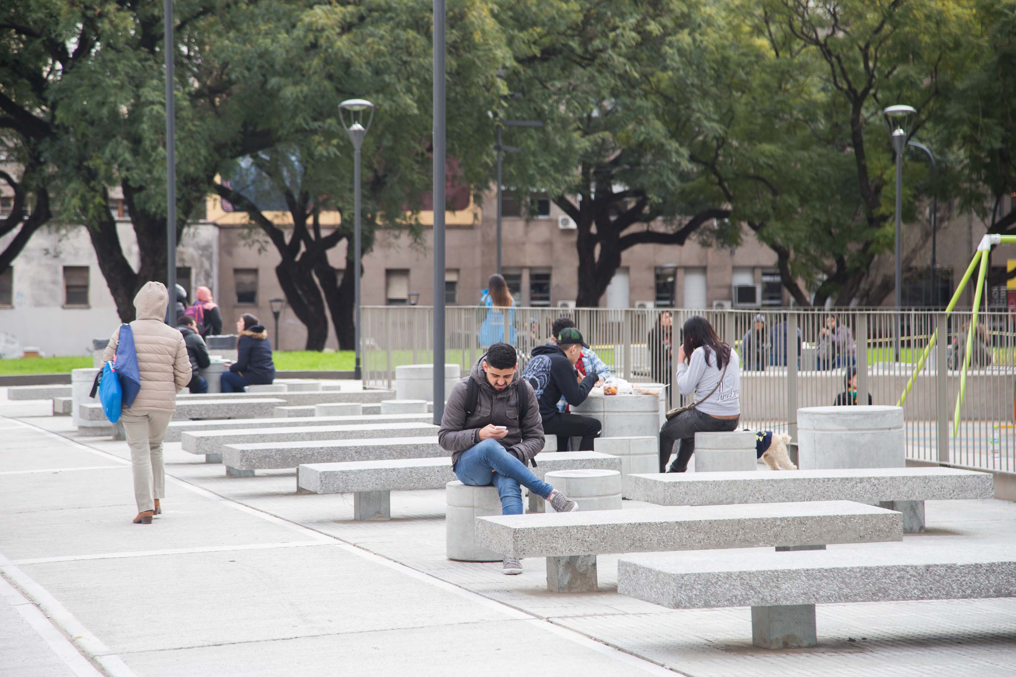 Fotogalería de la nueva Plaza Houssay: gastronomía, cultura y comercios