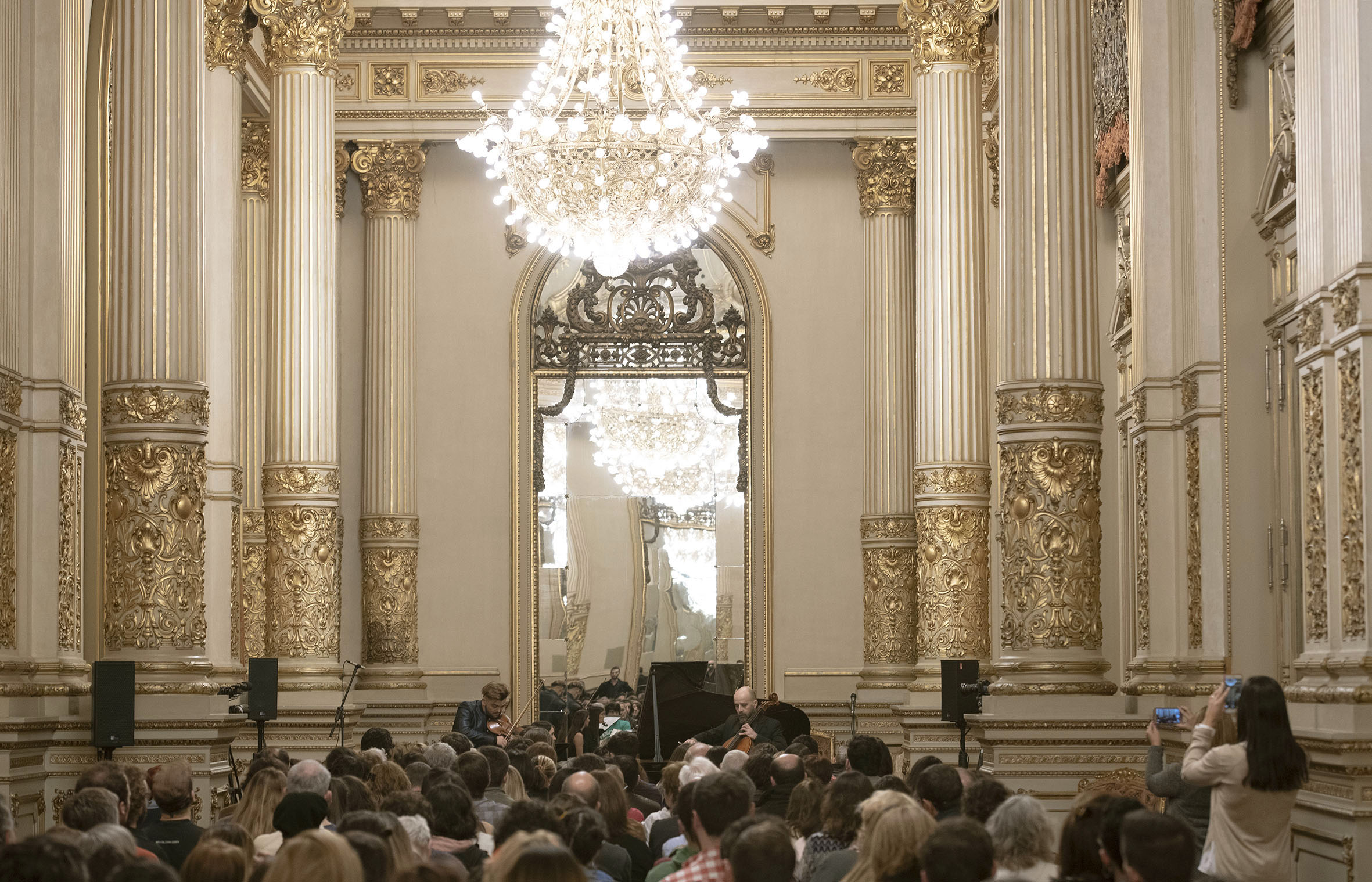 Música en el Salón Dorado del Colón
