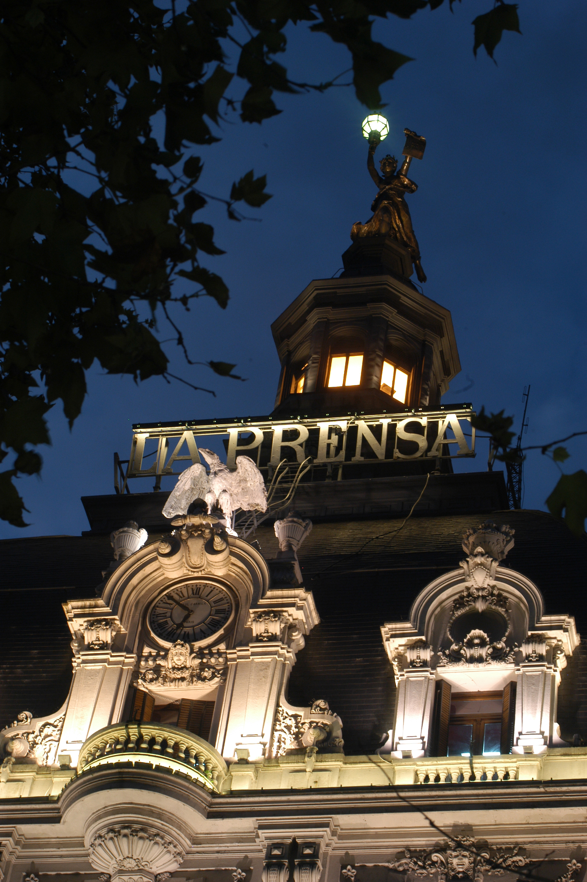 Iluminamos los edificios del entorno de la Plaza de Mayo