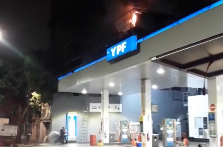 Explosión e incendio en una estación de servicio