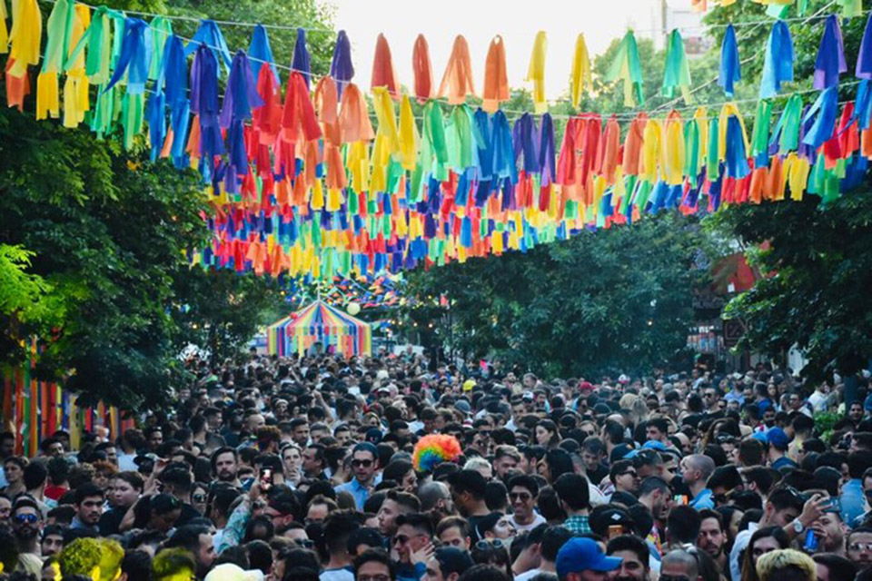 Comienza la Semana #OrgulloBA con un desfile en el Centro Cultural Recoleta