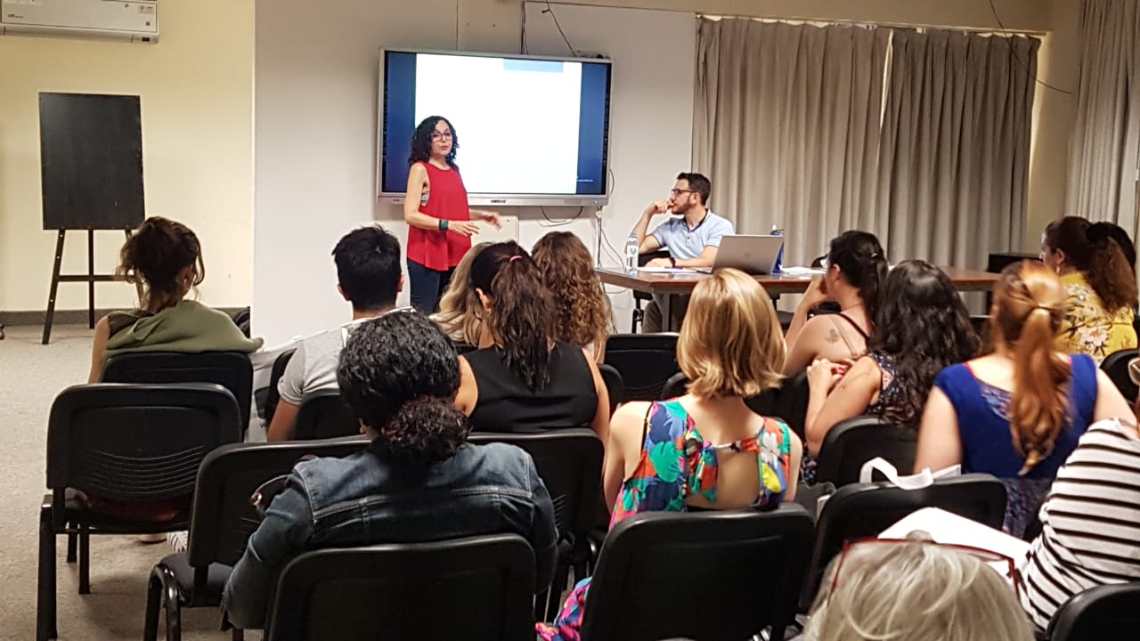 Presentación de investigación sobre trayectorias escolares de adolescentes embarazadas, madres y padres