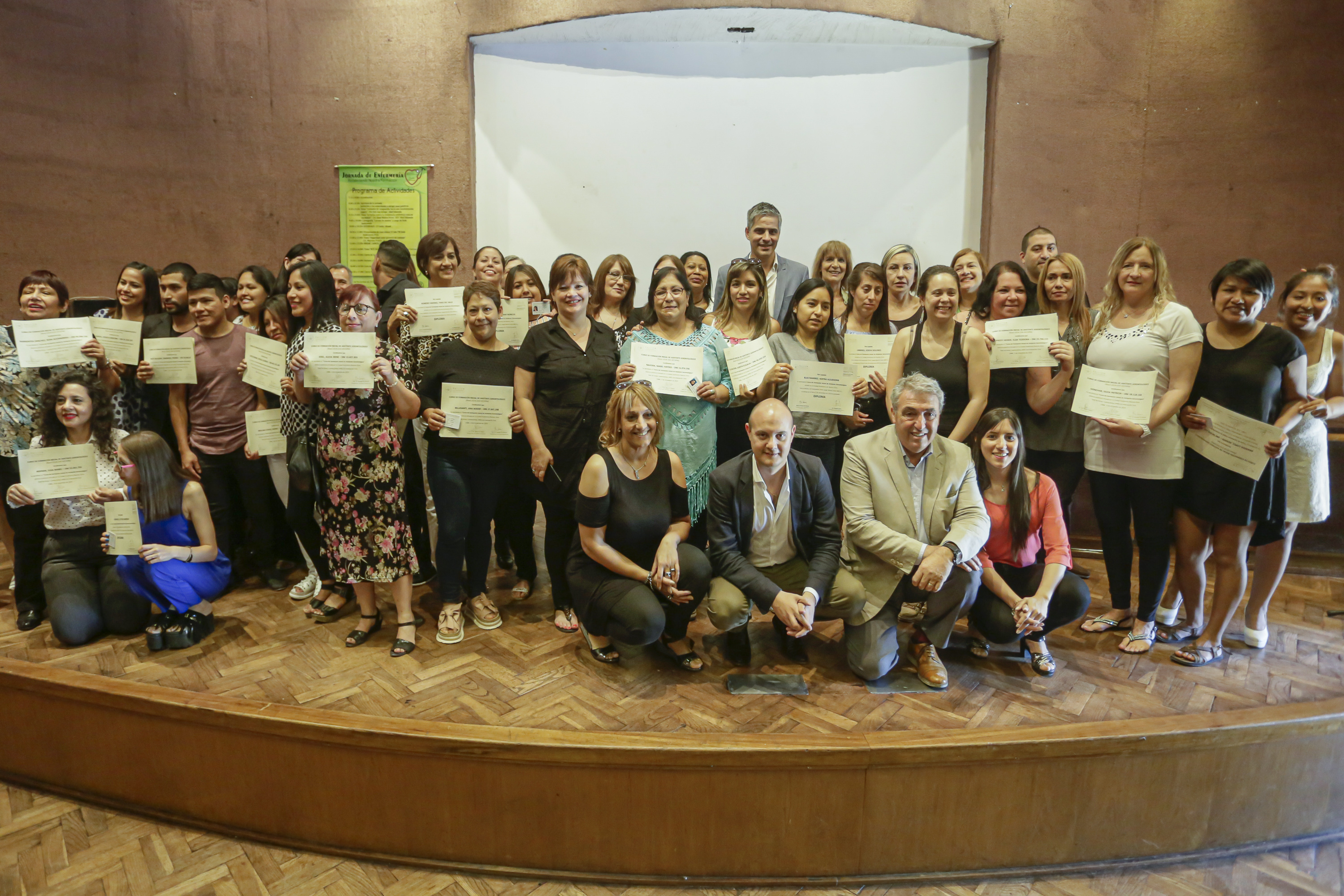Entrega de diplomas a egresados del Curso de Asistente Gerontológico