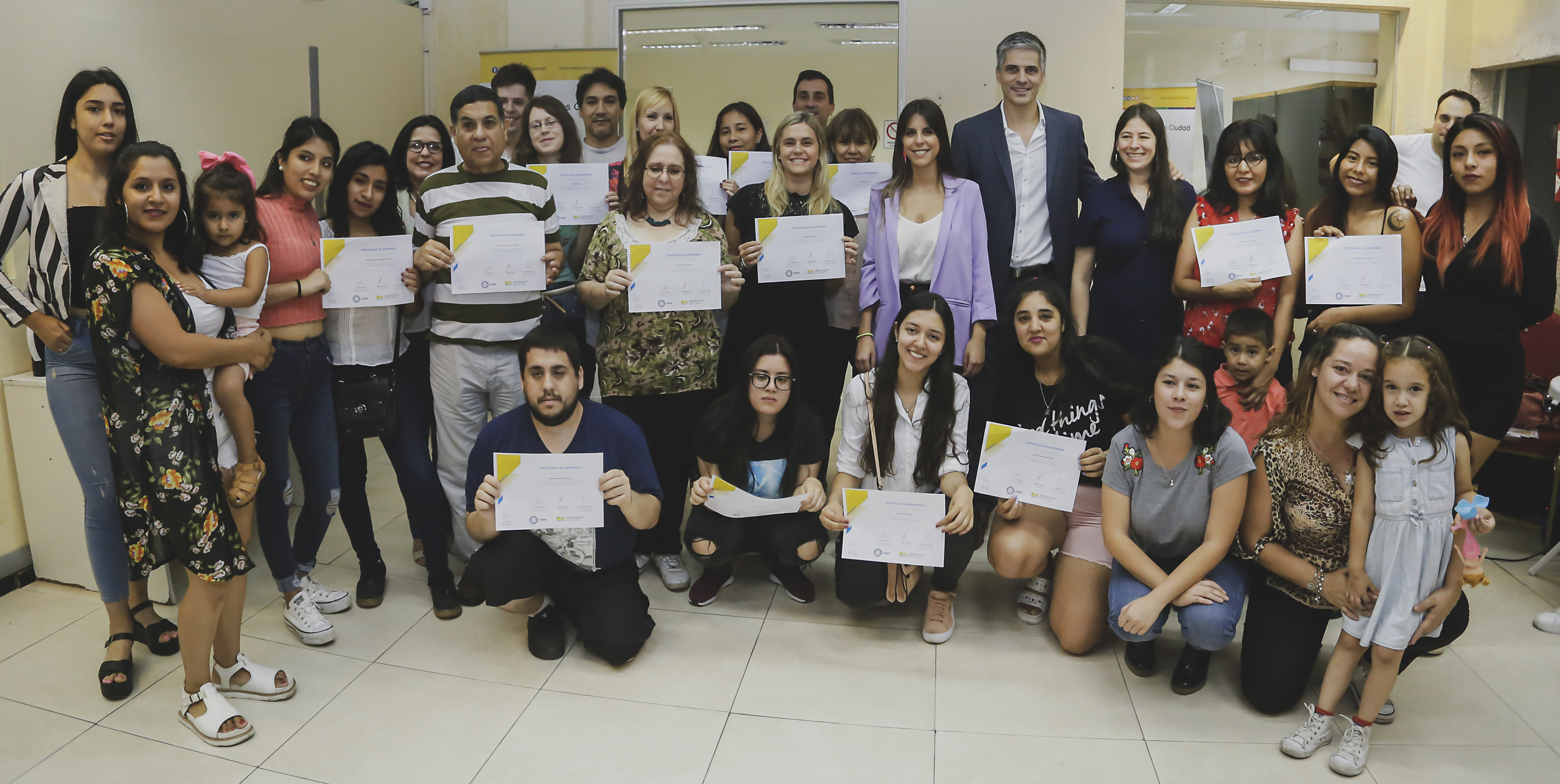 Entrega de diplomas a las egresadas de los cursos de formación de la Oficina de Asesoramiento Laboral para la Mujer