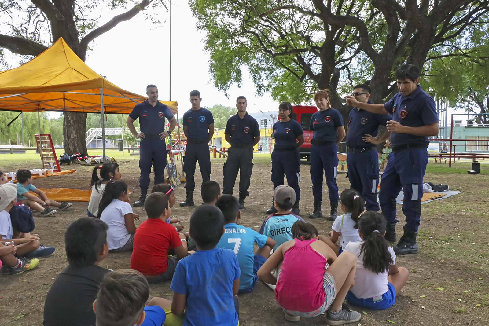 Los Bomberos de la Ciudad realizaron jornadas de aprendizaje para chicos de las colonias de verano