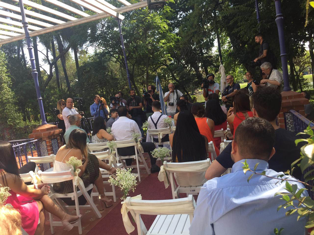 Las historias de las parejas que se casaron este viernes en el Rosedal de Palermo