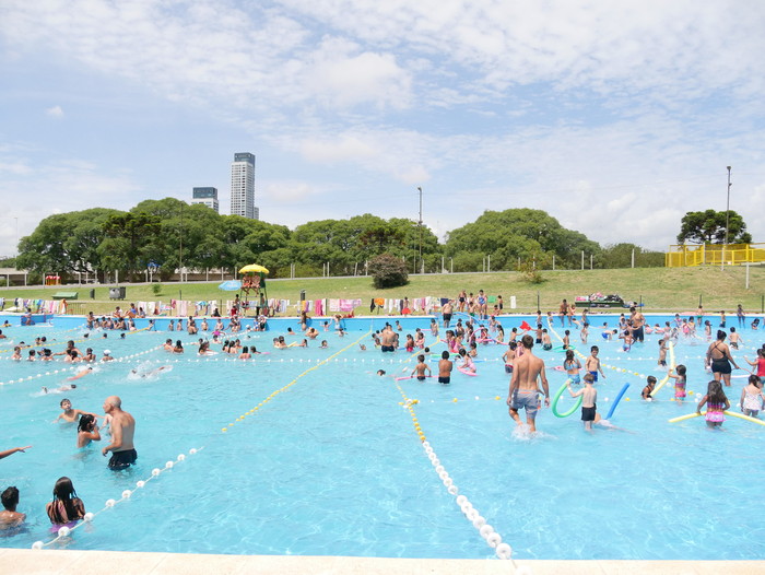 Inicio de la temporada de verano de las piletas públicas porteñas