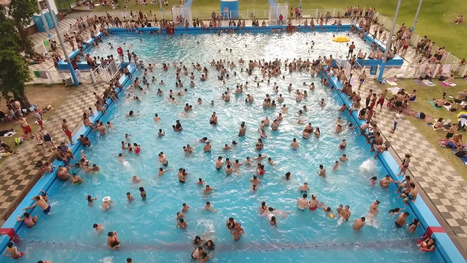 Disfrutá los últimos días de pileta en los polideportivos