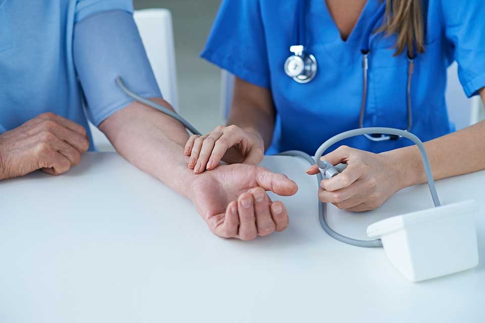 Potenciate: convocatoria para participar por 70 becas en Enfermería