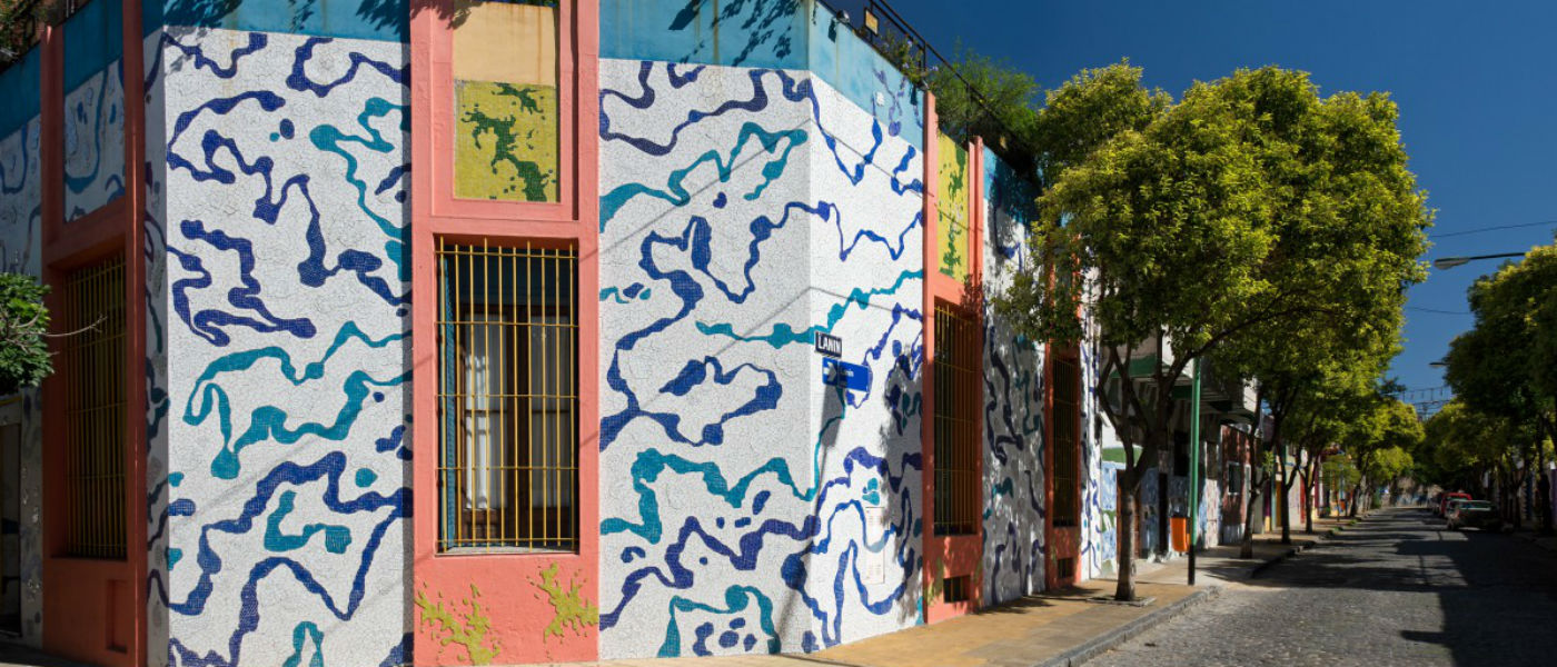 Pasaje Lanín, la cuadra donde las paredes se convierten en lienzos
