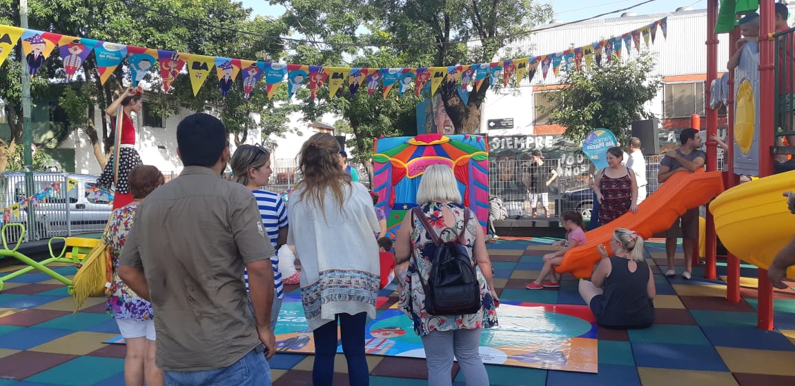 La Ciudad inauguró un nuevo patio de juegos en la Plaza Lamas