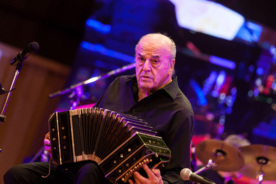 Al maestro Raúl Garello, con cariño