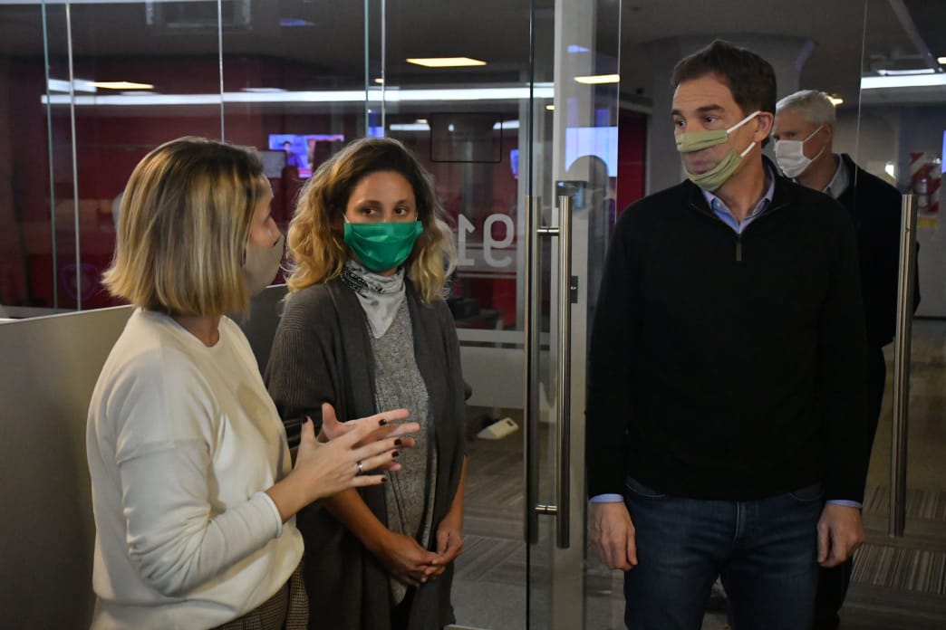 Santilli visitó la Central de Emergencias de la Policía de la Ciudad donde las líneas 911 y 144 trabajan en conjunto