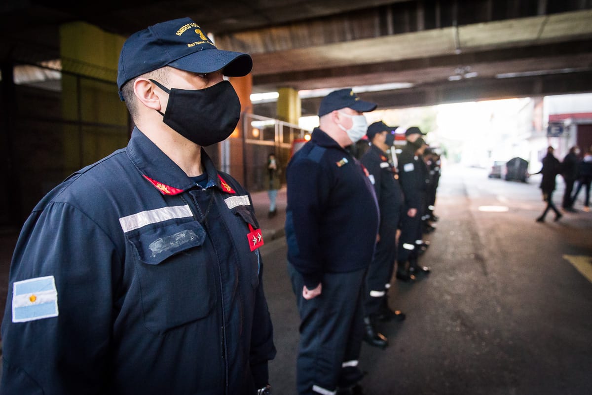 Diego Santilli visitó a los Bomberos Voluntarios en su día 