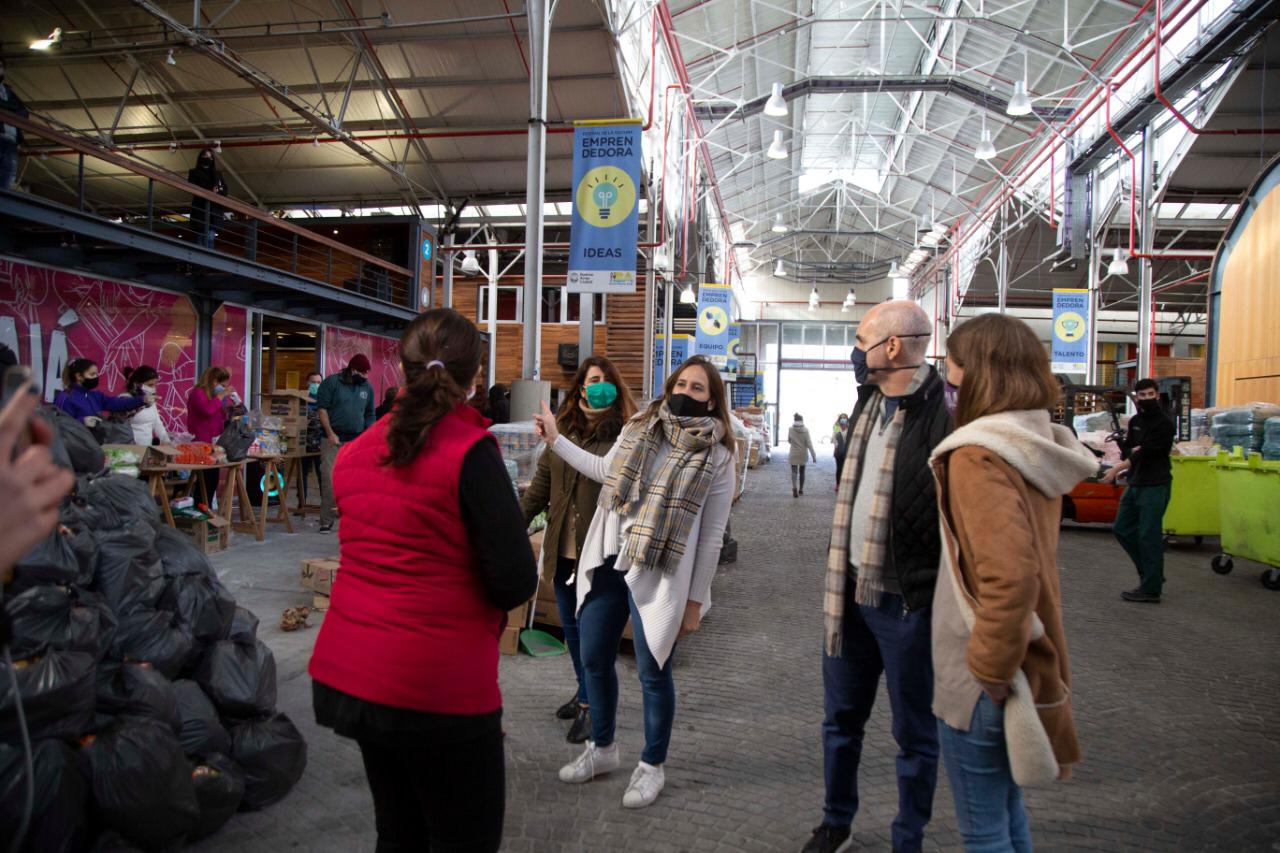 Rodríguez Larreta participó del operativo de distribución de alimentos en el Centro Metropolitano de Diseño