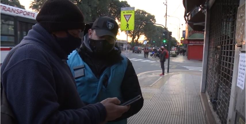 Controlar y ayudar, el rol de los agentes de tránsito durante la pandemia