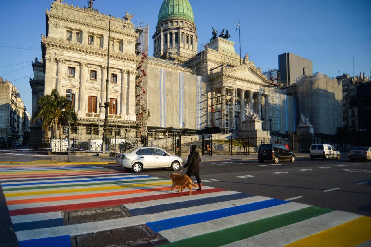 Matrimonio Igualitario: a diez años de su aprobación se intervinieron las sendas peatonales del Congreso