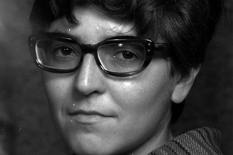 + Poesía: Susana Thénon. Un poema de “Ova completa” 