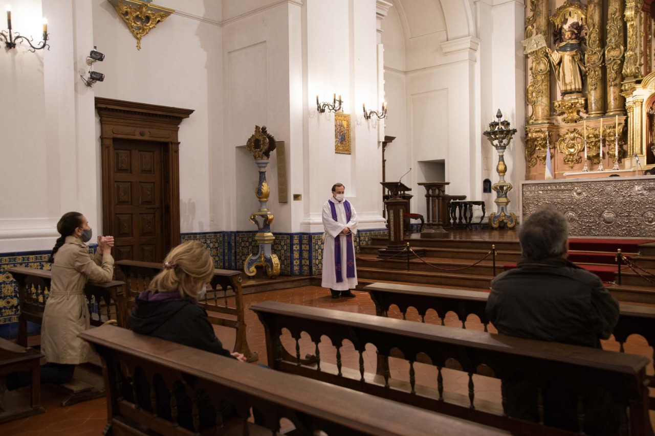 Cómo es el funcionamiento de los templos religiosos, desde adentro