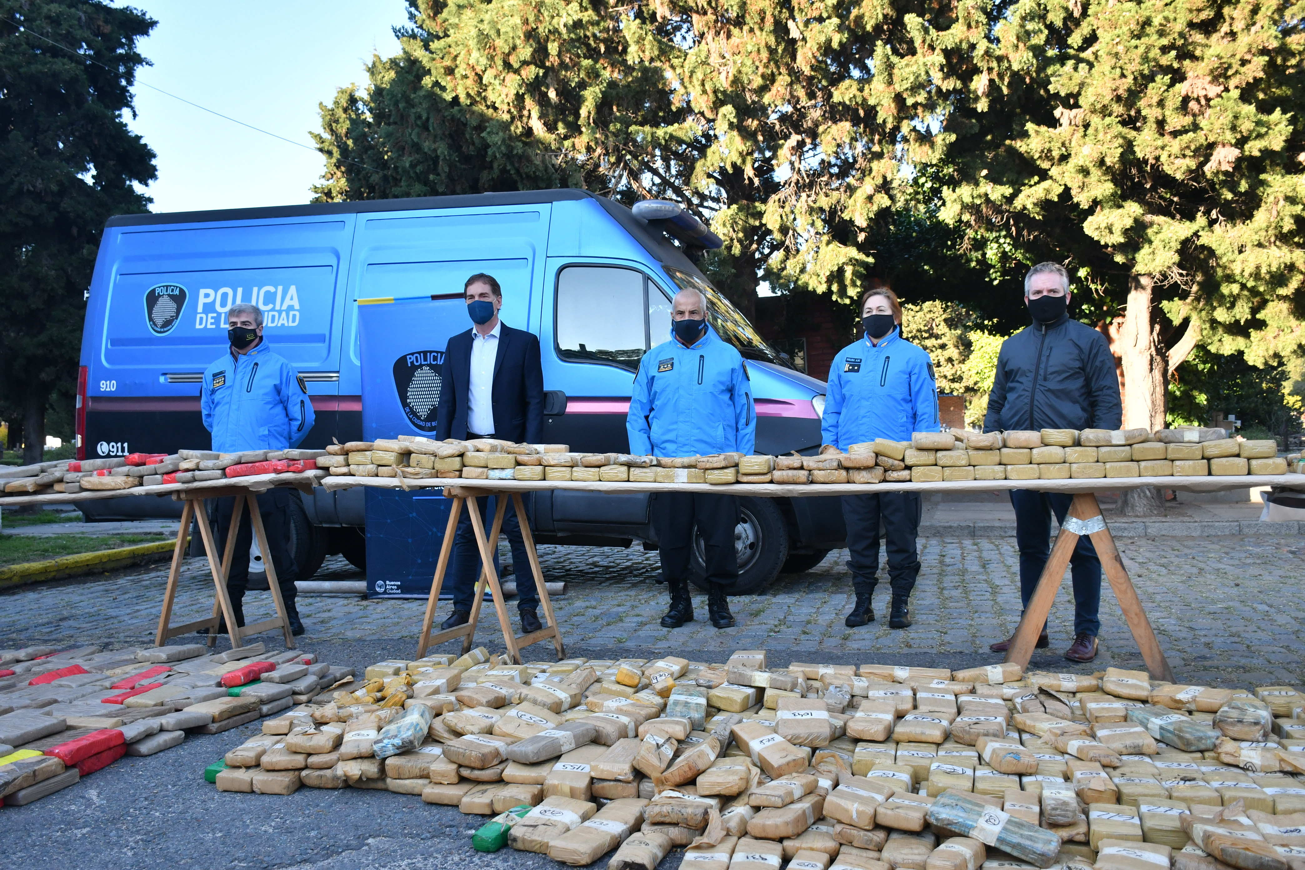 Santilli, D'Alessandro y Berard participaron de la quema de más de 2.000 kilos de marihuana