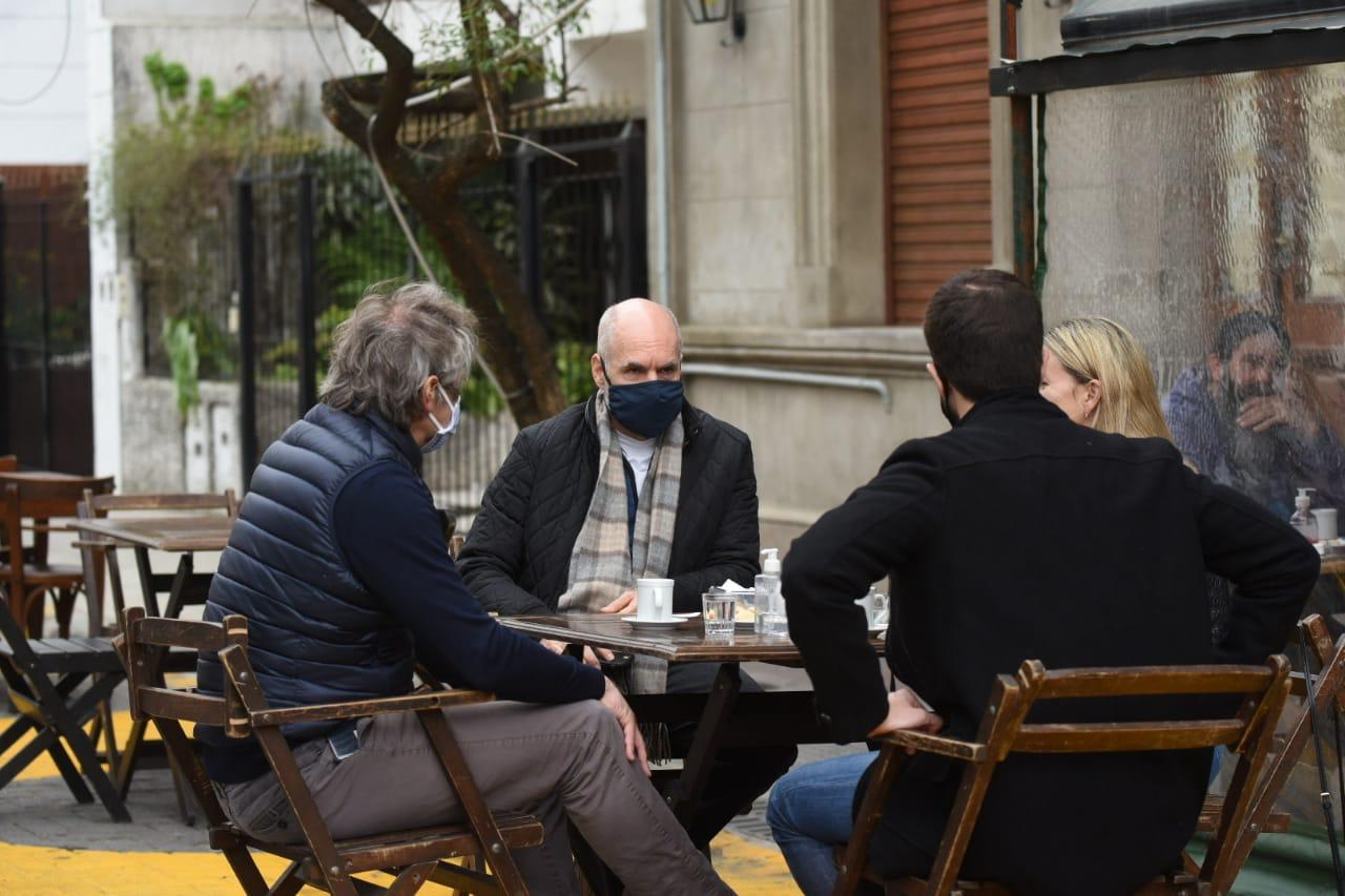 Horacio Rodríguez Larreta recorrió los nuevos espacios al aire libre para los Bares Notables