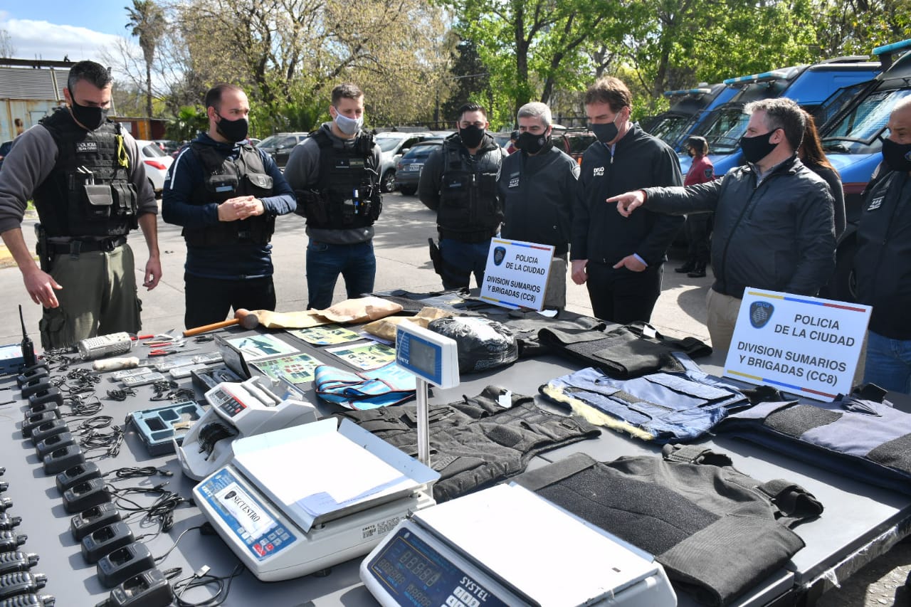 Santilli y D’Alessandro reconocieron a los policías que desbarataron una banda narco de Villa Lugano 