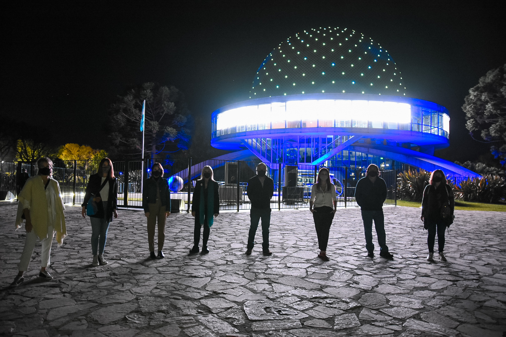 Monumentos y fachadas de edificios porteños se iluminaron por el Día Mundial de la dislexia