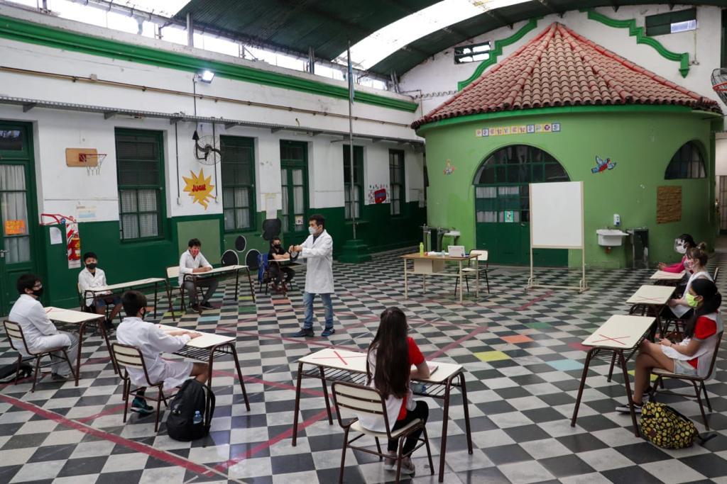 Los alumnos y las alumnas que volvieron a las escuelas pueden utilizar el transporte público