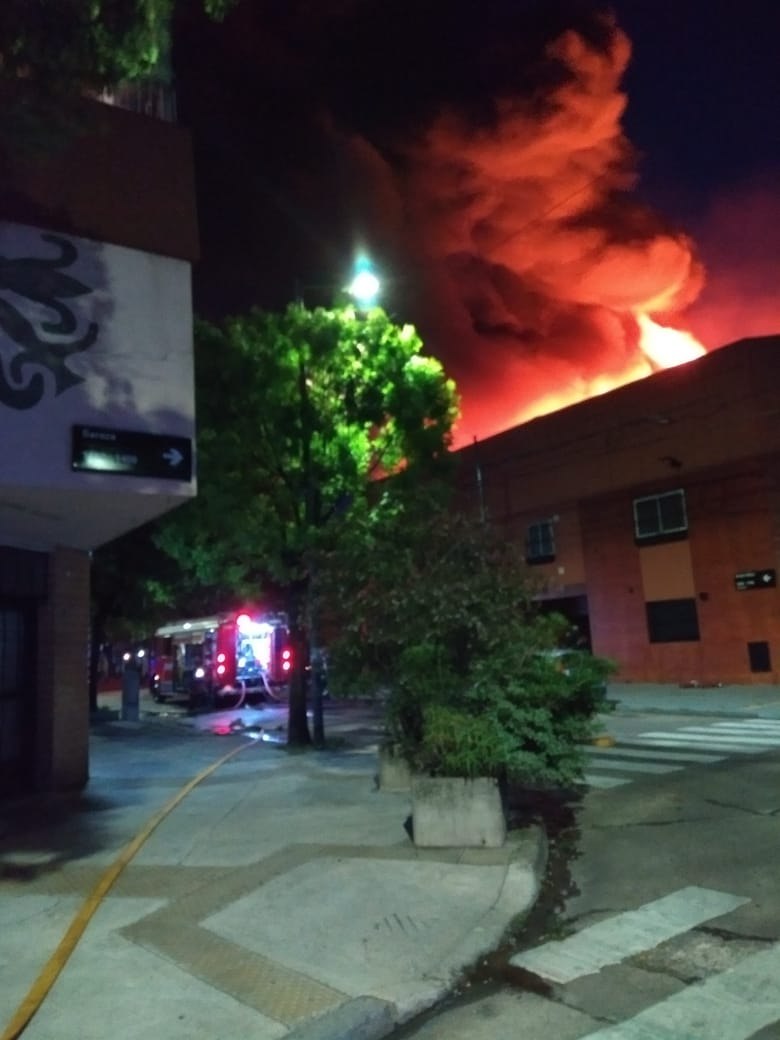 Incendio en un salón de fiestas de parque chacabuco