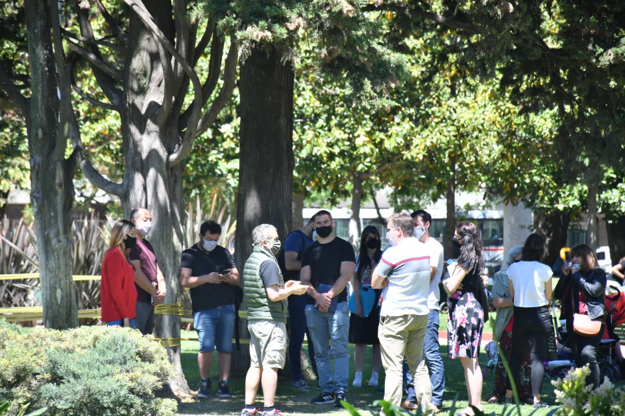 En parques y plazas regresaron las reuniones con vecinos 