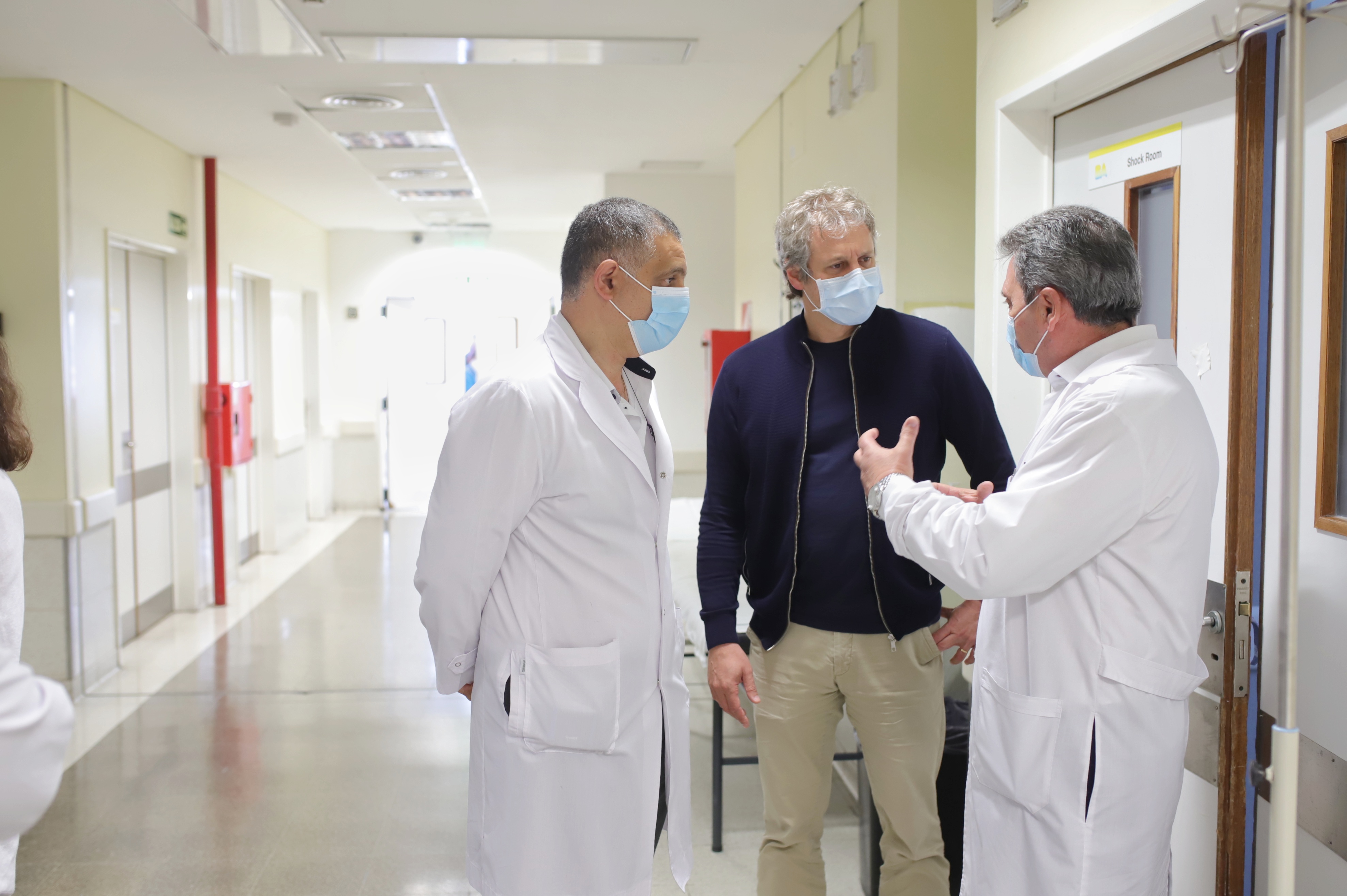 Felipe Miguel recorrió las obras del Hospital Álvarez