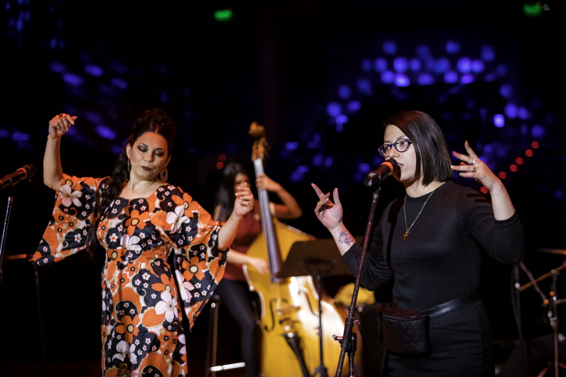 Mujeres con talento en cruce de caminos